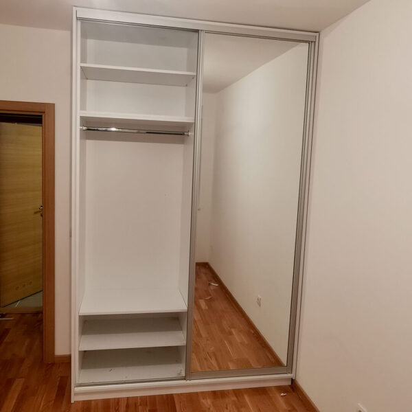 Klizni plakar po meri otvoren