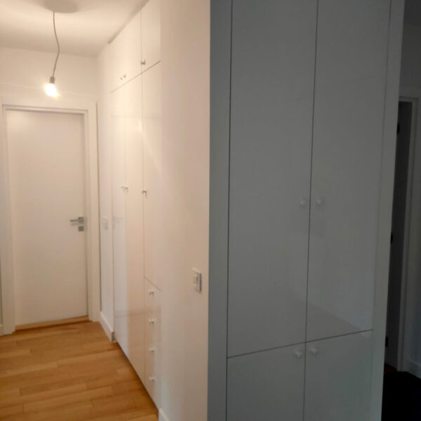 Ugradni plakari po meri visoki sjaj