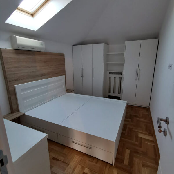 Sobe po meri krevet i ormani